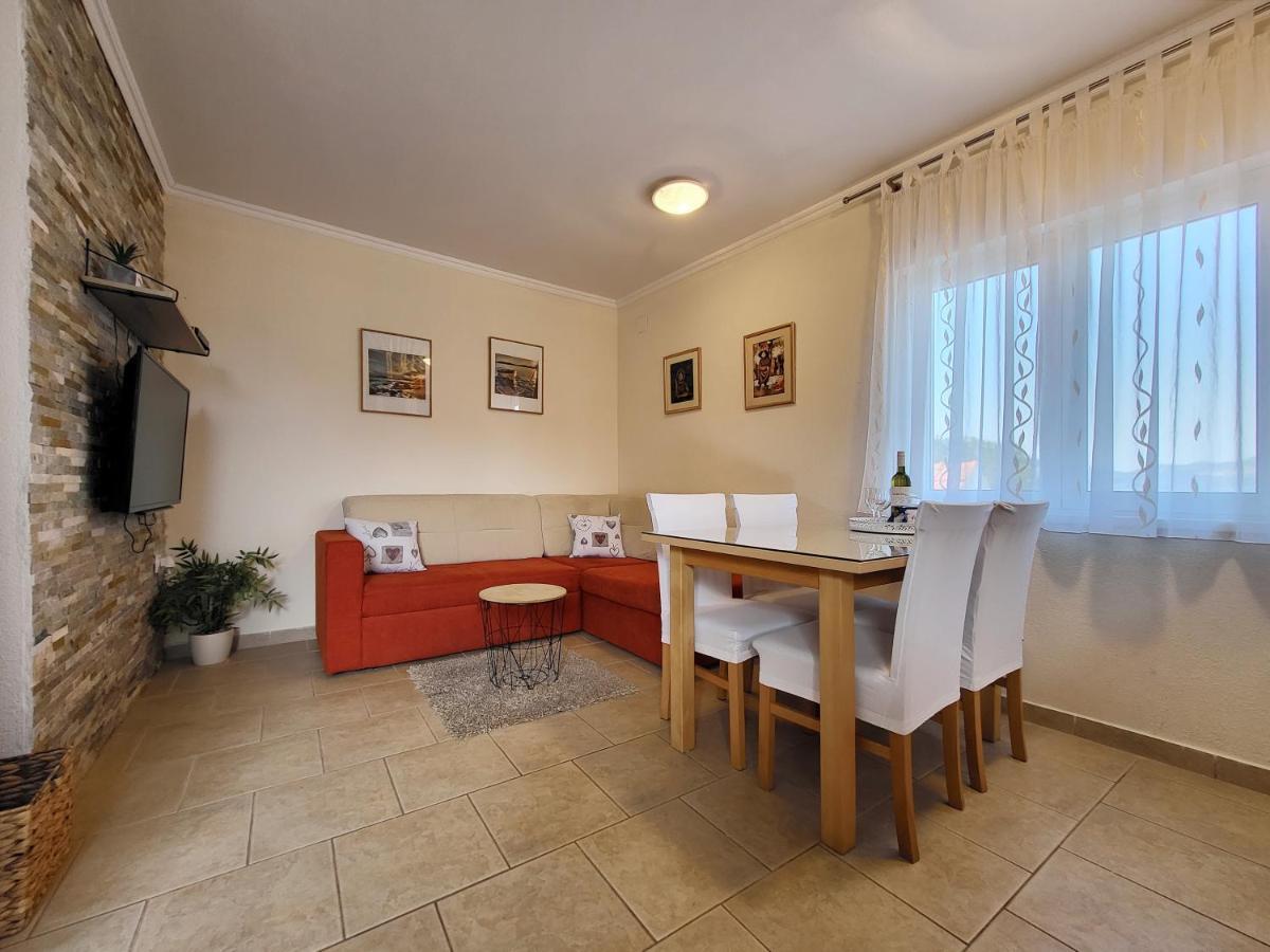 Holiday Home Duje Mali Iz Bagian luar foto