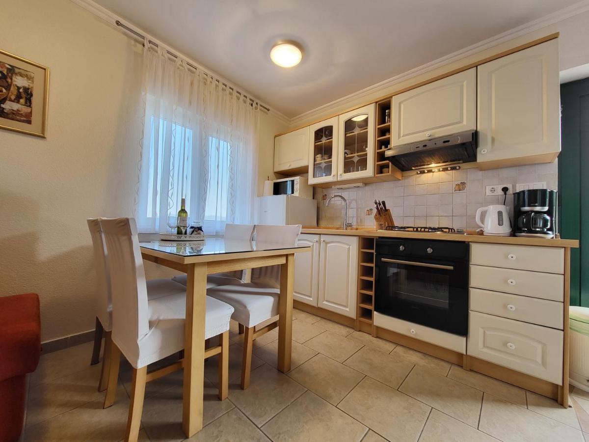 Holiday Home Duje Mali Iz Bagian luar foto